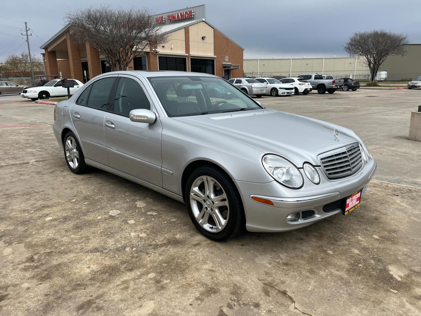 2005 SILVER /black Mercedes-Benz E-Class E500 (WDBUF70J45A) with an 5.0L V8 SOHC 24V engine, Automatic transmission, located at 14700 Tomball Parkway 249, Houston, TX, 77086, (281) 444-2200, 29.928619, -95.504074 - Photo #0